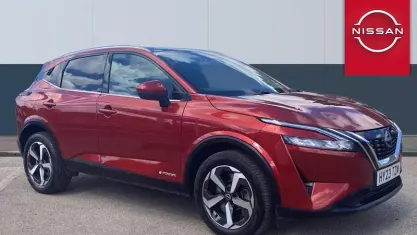 Used Nissan Qashqai N-Connecta 190 HP (139 kW) 2023 Red SUV