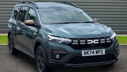 Used Dacia Jogger Extreme 141 HP (103 kW) 2024 Green MPV