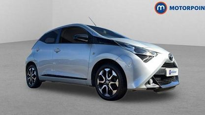 Używany Toyota Aygo Trend 72 KM (52 kW) 2020 Srebrny Hatchback