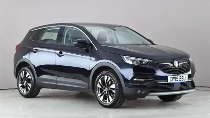 Używany Vauxhall Grandland X Sport 131 KM (96 kW) 2019 Purpurowy SUV