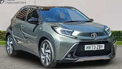 Used Toyota Aygo X 72 HP (52 kW) 2024 Cardamon green bitone SUV