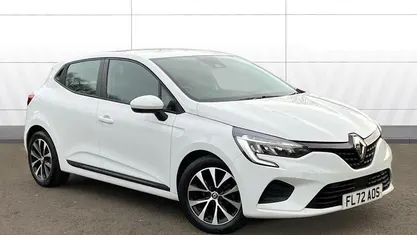 Used Renault Clio V Iconic 90 HP (66 kW) 2022 White Hatchback