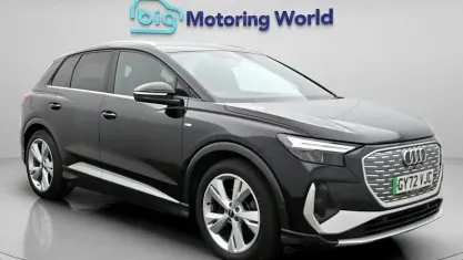 Usado Audi Q4 e-tron S-Line 125 kW (170 HP) 2022 Preto SUV