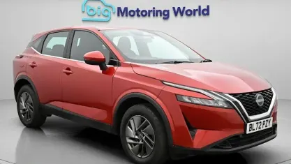 Begagnad Nissan Qashqai Acenta Premium 140 HK (102 kW) 2023 Röd SUV