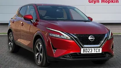 Used Nissan Qashqai N-Connecta 140 HP (102 kW) 2023 Red SUV