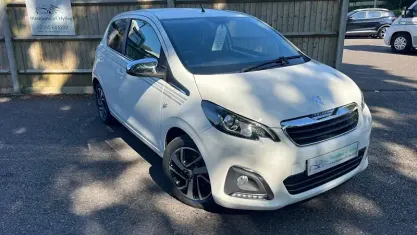 Used Peugeot 108 Collection 72 HP (52 kW) 2019 White Hatchback