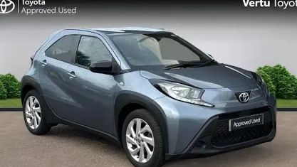 Used Toyota Aygo X PURE 72 HP (52 kW) 2024 Blue SUV