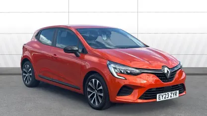 Used Renault Clio Evolution 90 HP (66 kW) 2023 Orange Hatchback