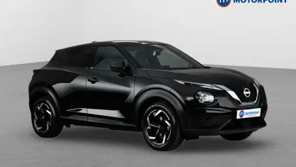 Begagnad Nissan Juke N-Connecta 114 HK (83 kW) 2023 Svart SUV