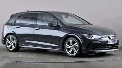 Begagnad VW Golf VIII R-line 131 HK (96 kW) 2024 Grå Halvkombi