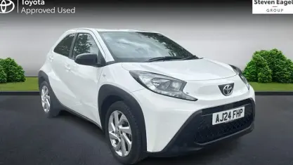 Used Toyota Aygo X PURE 72 HP (52 kW) 2024 White SUV