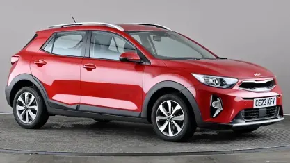 Second-hand Kia Stonic 101 CP (74 kW) 2023 Roșu SUV