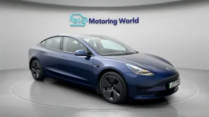 Usado Tesla Model 3 Standard Range Plus 222 kW (302 HP) 2021 Azul Sedan