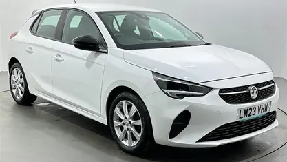 Used Vauxhall Corsa Design Edition 101 HP (74 kW) 2023 White Hatchback