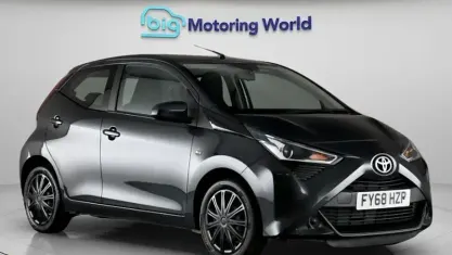 Used Toyota Aygo X-play 72 HP (52 kW) 2018 Grey Hatchback