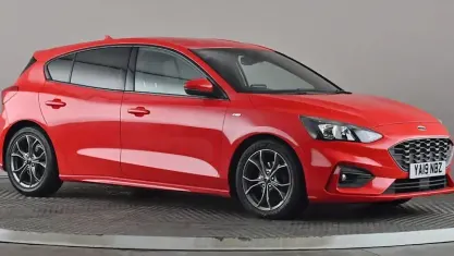 Gebraucht Ford Focus ST-Line 125 PS (91 kW) 2019 Rot Kleinwagen
