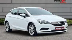 White Used 2017 Vauxhall Astra Hatchback | £6,383 (Fair price)