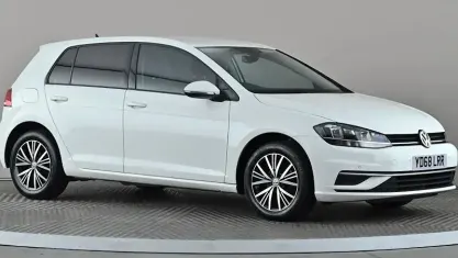 Used VW Golf VII SE 110 HP (80 kW) 2018 White Hatchback