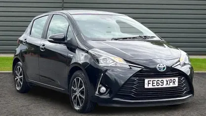 Used Toyota Yaris Hybrid 101 HP (74 kW) 2019 Hatchback