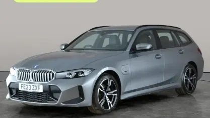 Begagnad BMW 330e M Sport 292 HK (214 kW) 2023 Grå Kombi
