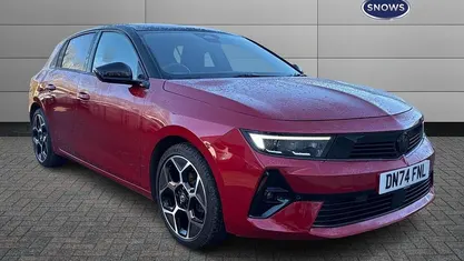 Red Used 2024 Vauxhall Astra Ultimate Hatchback | £20,619 (Fair price)