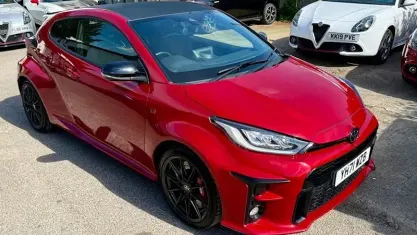 Używany Toyota Yaris 272 KM (200 kW) 2021 Czerwony Hatchback