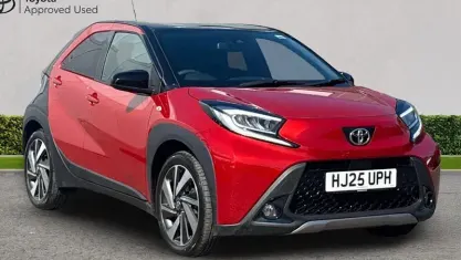 Used Toyota Aygo X 72 HP (52 kW) 2025 Chili red bitone SUV