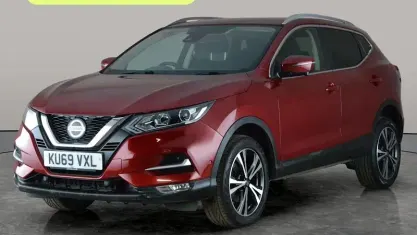 Used Nissan Qashqai N-Connecta 116 HP (85 kW) 2019 Red SUV