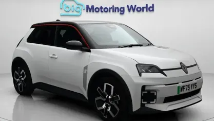 Used Renault 5 E-Tech Techno 89 kW (122 HP) 2025 White Hatchback