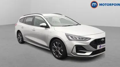 Usado Ford Focus ST-Line 125 CV (91 kW) 2023 Plateado Familiar