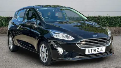 Usado Ford Fiesta Zetec 101 CV (74 kW) 2018 Negro Utilitario