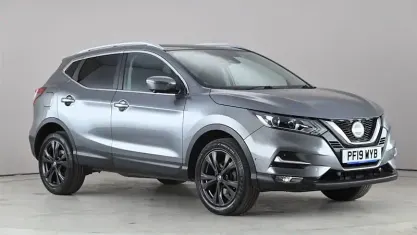 Usado Nissan Qashqai N-Connecta 140 HP (102 kW) 2019 Cinzento SUV
