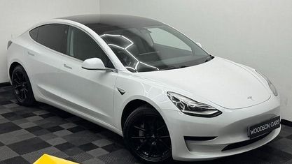 Używany Tesla Model 3 Standard Range 180 kW (245 KM) 2021 Sedan/Limuzyna