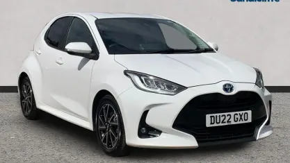 Używany Toyota Yaris Hybrid Design 116 KM (85 kW) 2024 Biały Hatchback