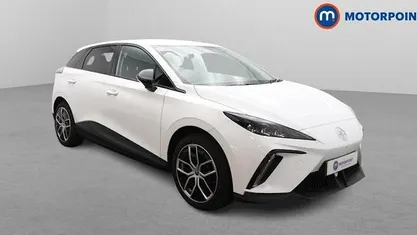 White Used 2025 MG MG4 EV Trophy Hatchback | £19,249 (Fair price)