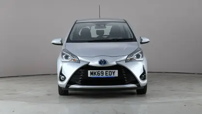Used Toyota Yaris Hybrid 101 HP (74 kW) 2019 Silver Hatchback