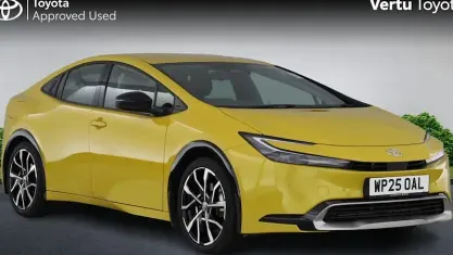 Used Toyota Prius 223 HP (164 kW) 2025 Yellow Hatchback