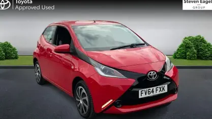 Used Toyota Aygo X-play 69 HP (50 kW) 2015 Red Hatchback