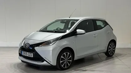 Used Toyota Aygo X-play 69 HP (50 kW) 2018 Hatchback