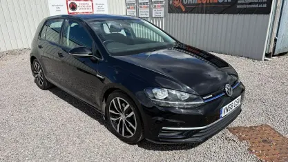 Usado VW Golf VII SE 131 HP (96 kW) 2018 Preto Citadino