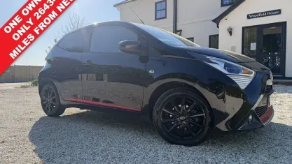 Begagnad Toyota Aygo x-press 71 HK (52 kW) 2019 Svart Halvkombi