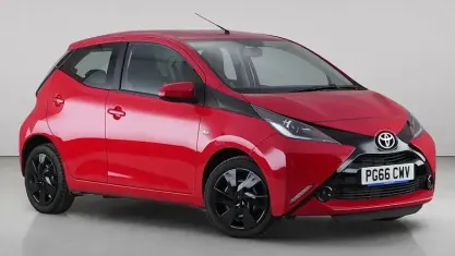 Used Toyota Aygo X-play 69 HP (50 kW) 2017 Red Hatchback