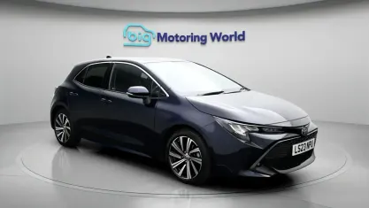 Begagnad Toyota Corolla Design 122 HK (89 kW) 2022 Halvkombi