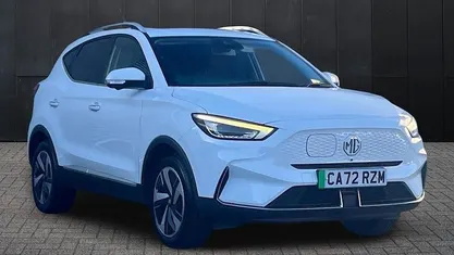 White Used 2022 MG ZS Trophy Hatchback | £13,995 (Fair price)