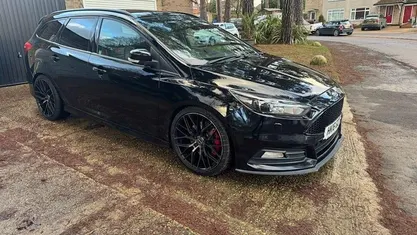 Black Used 2016 Ford Focus ST Estate | £10,995 (Fair price)