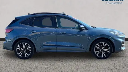 Usado Ford Kuga ST-Line X 150 HP (110 kW) 2023 Azul SUV