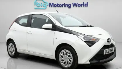 Used Toyota Aygo X-play 72 HP (52 kW) 2021 Hatchback