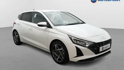 White Used 2025 Hyundai i20 Premium Hatchback | £16,499 (Fair price)