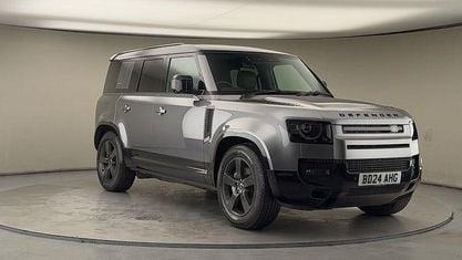 Begagnad Land Rover Defender HSE Dynamic 300 HK (220 kW) 2024 Grå SUV