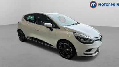 Used Renault Clio Iconic 90 HP (66 kW) 2019 White Hatchback